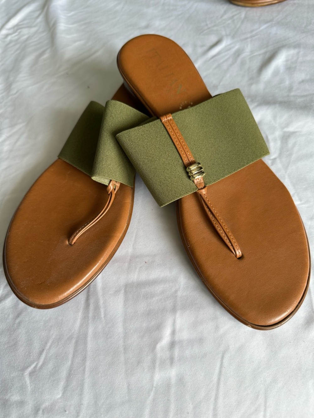 Italian Shoemakers Olive Green Sandals Size 10 Slip-On Comfort Thong